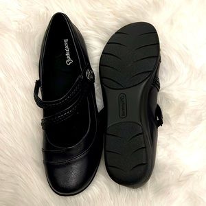 Baretraps Sneaker..  Never Worn.  Size 9